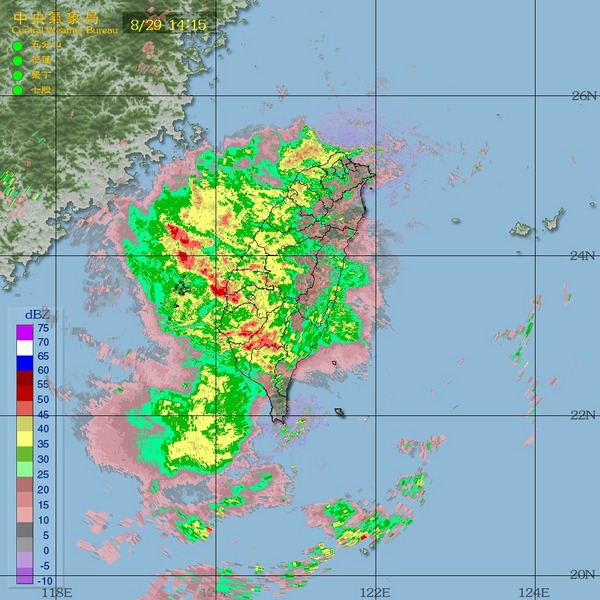 雖然氣象局預計今天傍晚5點30分左右就可以解除「康芮」的陸上颱風警報，不過，受到「康芮」外圍雲系影響，台灣各地仍有明顯雨勢。圖：翻攝自中央氣象局