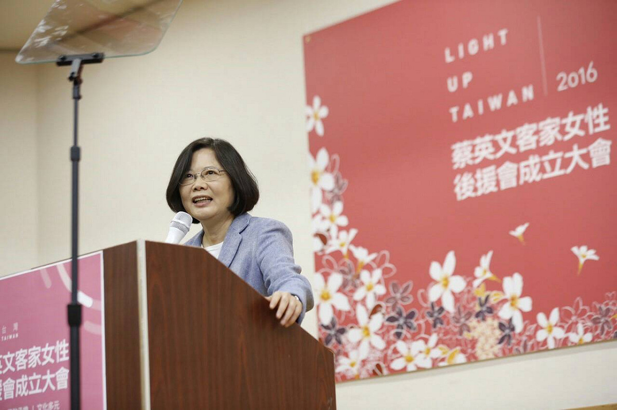 民進黨主席蔡英文表示，現階段最佳處理課綱爭議方式，就是立院召開臨時會，朝野做成決議，讓事件落幕。圖：民進黨提供