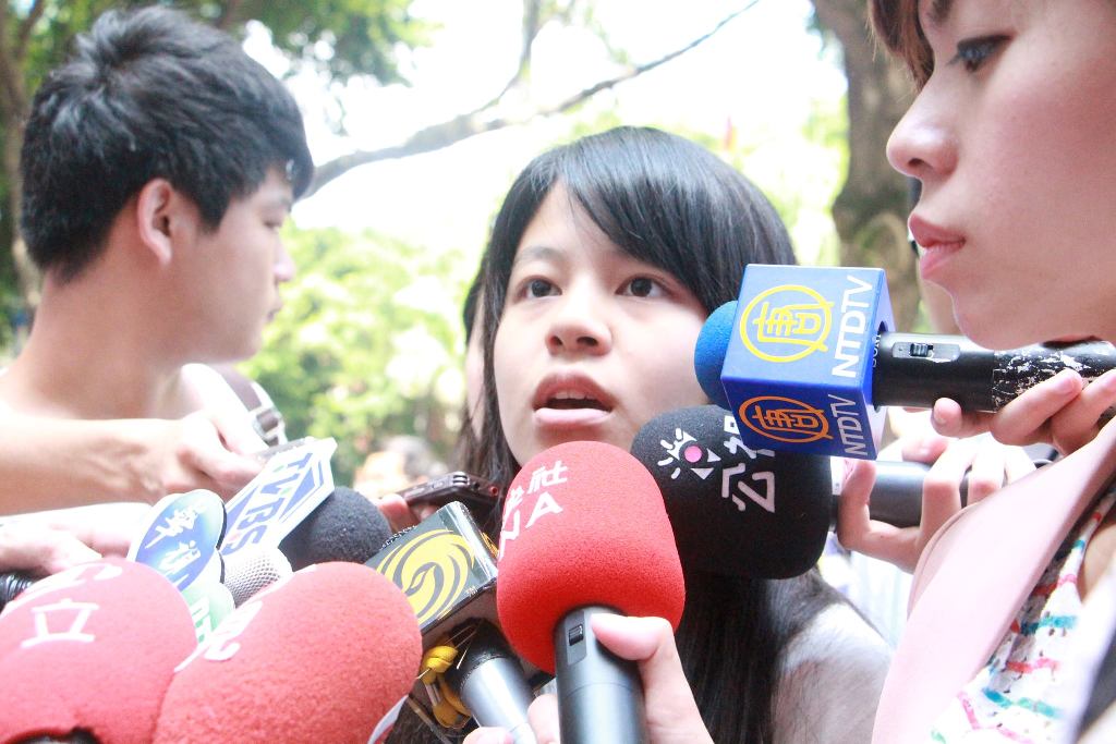 反課綱學生物資組組長林郁婕6日表示，面對蘇迪勒颱風來襲，目前最重要的是，盡可能確保現場所有學生的安全。圖:劉彥彤/攝