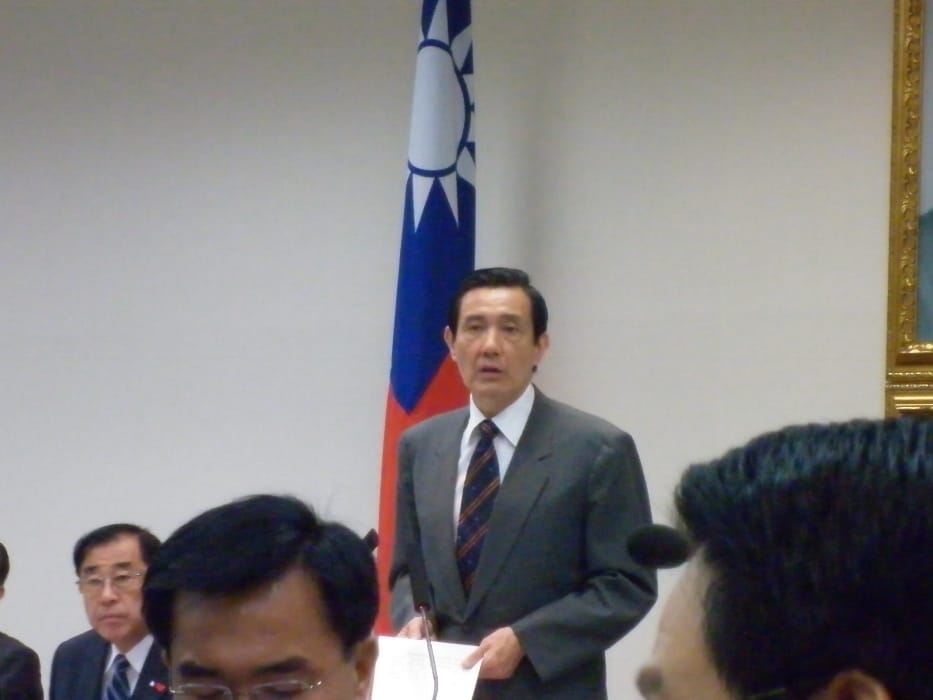 國民黨11日下午召開中常會，邀請經濟部水利署長楊偉甫就「100年防汛抗旱整備情形」提出專題報告。馬英九總統最後指示，政府將召開國安級的抗旱會議，率全民度過難關。圖片：謝莉慧攝