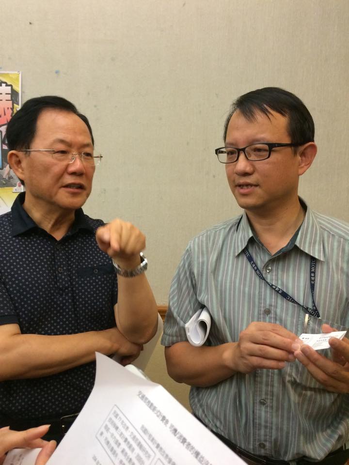 立委丁守中19日針對計費表補助款問題召開記者會，交通部路政司副司長王穆衡表示，目前尚未公開報價，不便透露售價跟補助的詳細金額。圖：劉彥彤/攝