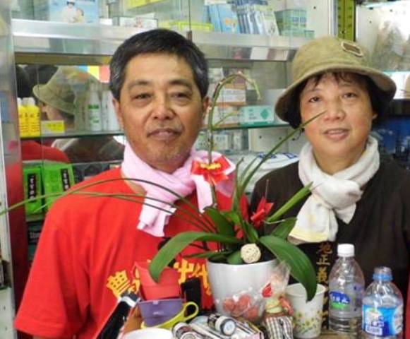 大埔張森文的告別式，明(28)天上午在大埔張藥局舉行，張森文生前與太太彭秀春的合拍照片。圖：陳權欣/攝