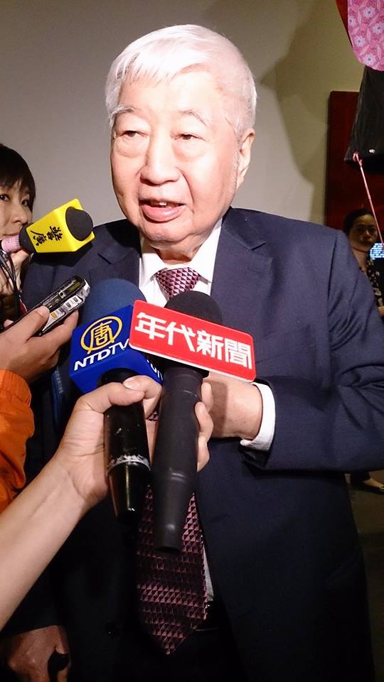 南僑董事長陳飛龍今(17)天表示，油品從在澳洲下單就沒有做對（誤植），並非刻意隱瞞。圖：邱珮文/攝