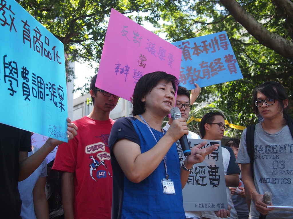 教育部高教司李惠敏科長29日出面回應指出，調漲學費的審議過程相當嚴謹，並澄清成員中並無大學校長。圖:何星瑩/攝