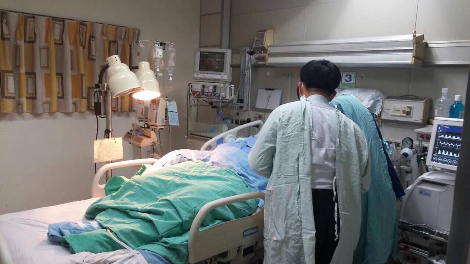 台中市長林佳龍28日才去探望過病患，但李女29日下午2時26分經過家屬同意拔管後，宣告不治。圖：翻攝自林佳龍臉書