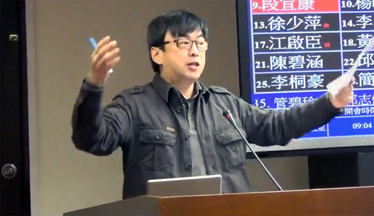 民進黨立委段宜康昨天爆料衛福部捐助成立的寄生蟲防治會董事長高齡93歲，還月領13萬多，但衛福部今(12)日回應，依法沒有明文規範董事長不能領薪水。圖：新頭殼資料照片