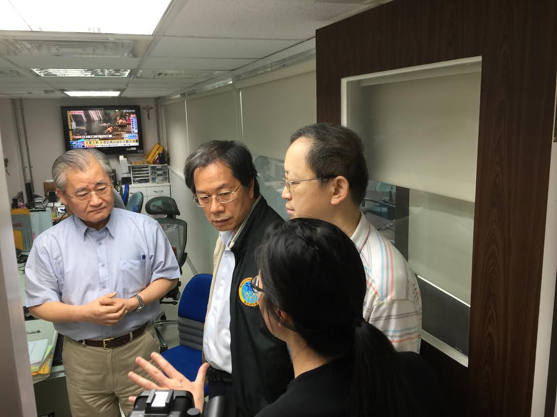 行政院長毛治國29日下午視察衛福部，針對八仙事件，衛福部初估醫療費用在2億到6億間。圖：行政院提供