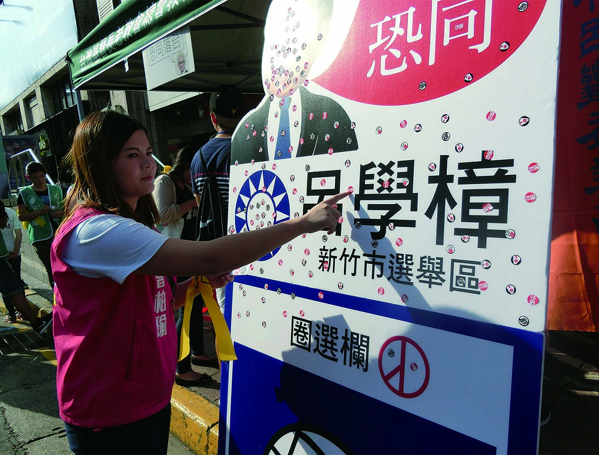 綠黨立委候選人曾柏瑜參與「除爛委」批評不適任立委不應繼續留在立院。圖：楊淳卉/攝