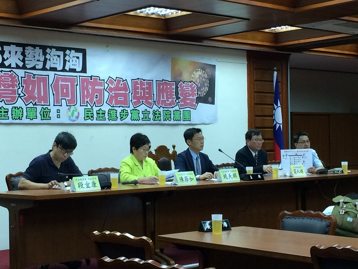 疾管署副署長莊人祥上午表示，不排除MERS在首爾出現社區性傳染，可能提高國人赴首爾旅遊警示。圖：符芳碩/攝