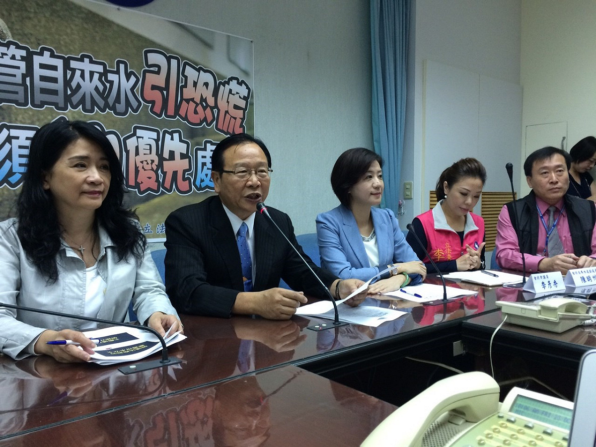 國民黨立院黨團23日召開記者會，請水利署、台水公司及北水處說明鉛管事件情形。圖：符芳碩/攝