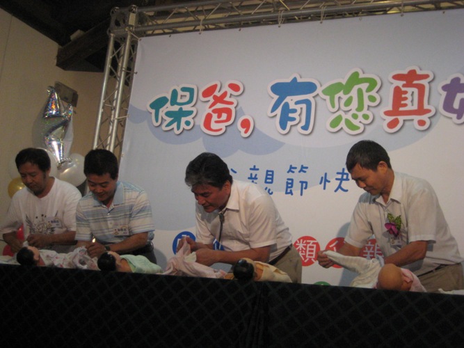 內政部7日舉辦「保爸，有您真好」記者會，邀請4位投身幼兒保育工作的爸爸現身說法，鼓勵男性破除性別刻板印象，投身托育市場。圖：陳莞欣/攝