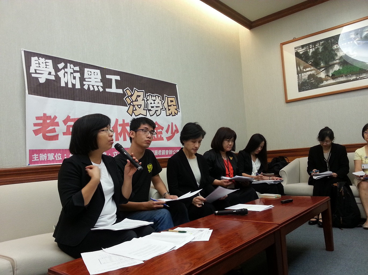 台大工會秘書長林凱衡8日將請大家吃150塊雞排，祝賀勞雇官司勝訴。圖：新頭殼資料照片