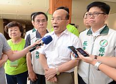 民主進步黨主席蘇貞昌（前右2）6日在桃園表示，希望總統馬英九能出面，對大埔拆遷事件說清楚，不要讓中央與地方亂成一團。圖：中央社。