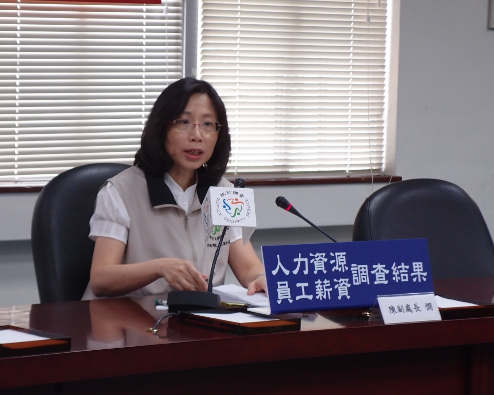 行政院主計處副處長陳憫公佈102年6月暨上半年人力資源調查統計結果。圖：陳柔伊/攝