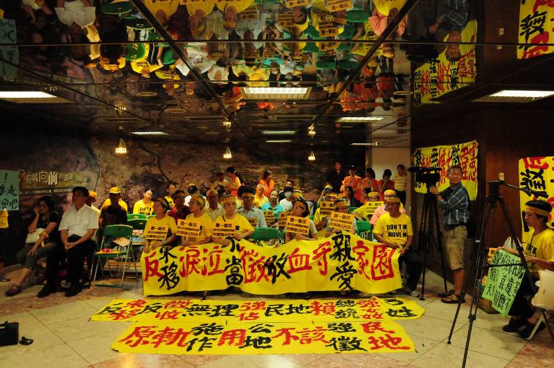 反南鐵東移自救會長蘇俊文今（15）日受訪時，反駁監察院調查報告指陳自救會誤解台南市政府的說法。圖為自救會近期的抗議畫面。圖：翻攝自反台南鐵路東移自救會臉書。