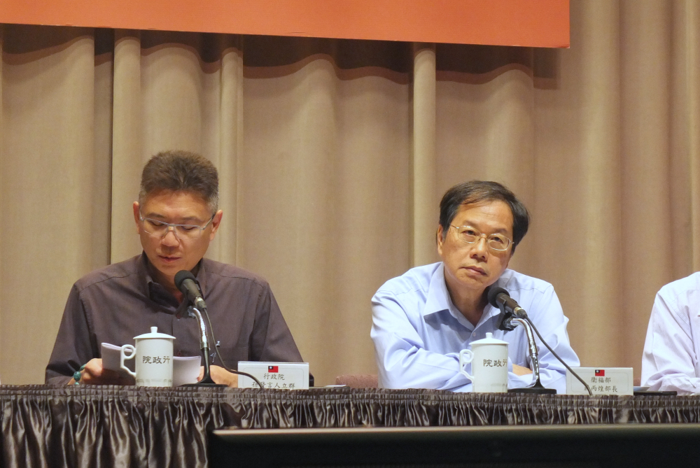 針對登革熱疫情，衛福部長蔣丙煌3日表示，4日就會開會討論如何防疫，希望幾週內就能反轉。圖：翁嫆琄/攝