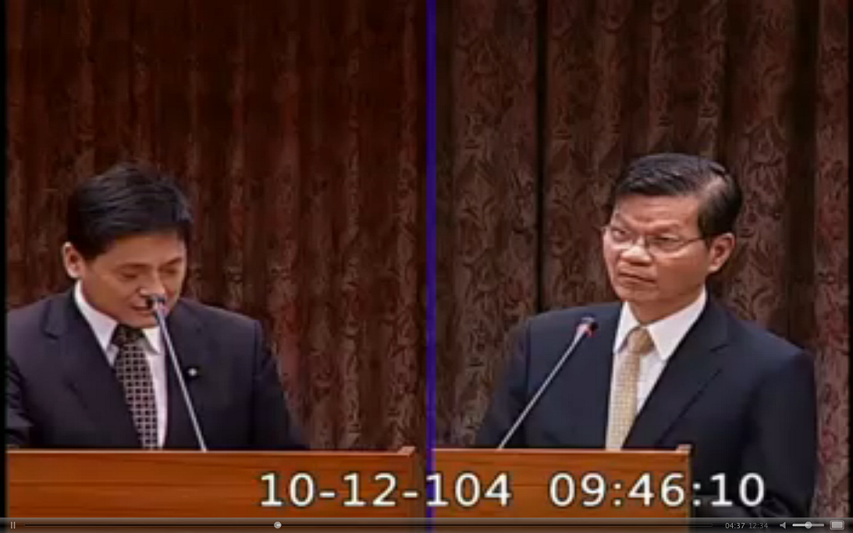 台聯立委賴振昌(左)針對課綱微調爭議向中研院院長翁啟惠(右)提問。圖：翻攝立法院議事轉播IVOD系統