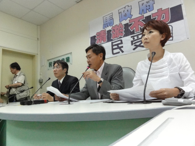 旱象未解要限水，民進黨籍立委批評馬政府水庫清淤、抗旱不力。圖片：王鼎鈞/攝