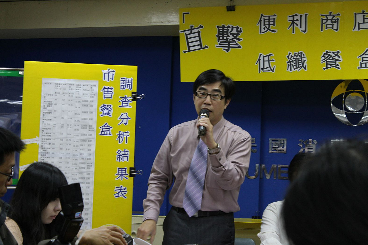 消基會今（3）日發布4大便利超商販售餐盒的調查結果，結果有逾5成的受檢餐盒是高鈉低纖。圖：莊崇暉/攝