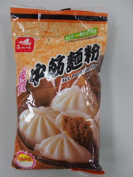 食藥署10日證實，日正的南北坊「優質中筋麵粉」及弘大昌「登豐高筋麵粉」添加「黃豆粉」，但卻沒標示。圖：食藥署提供