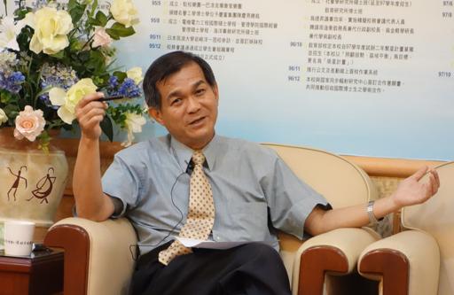 中山大學校長楊弘敦今（15）日在全國大專校院校長會議表示，學生助理納勞健保，除了校方財務加劇外，師生改為僱傭關係恐對師生倫理造成一大衝擊。圖：中央社資料照片
