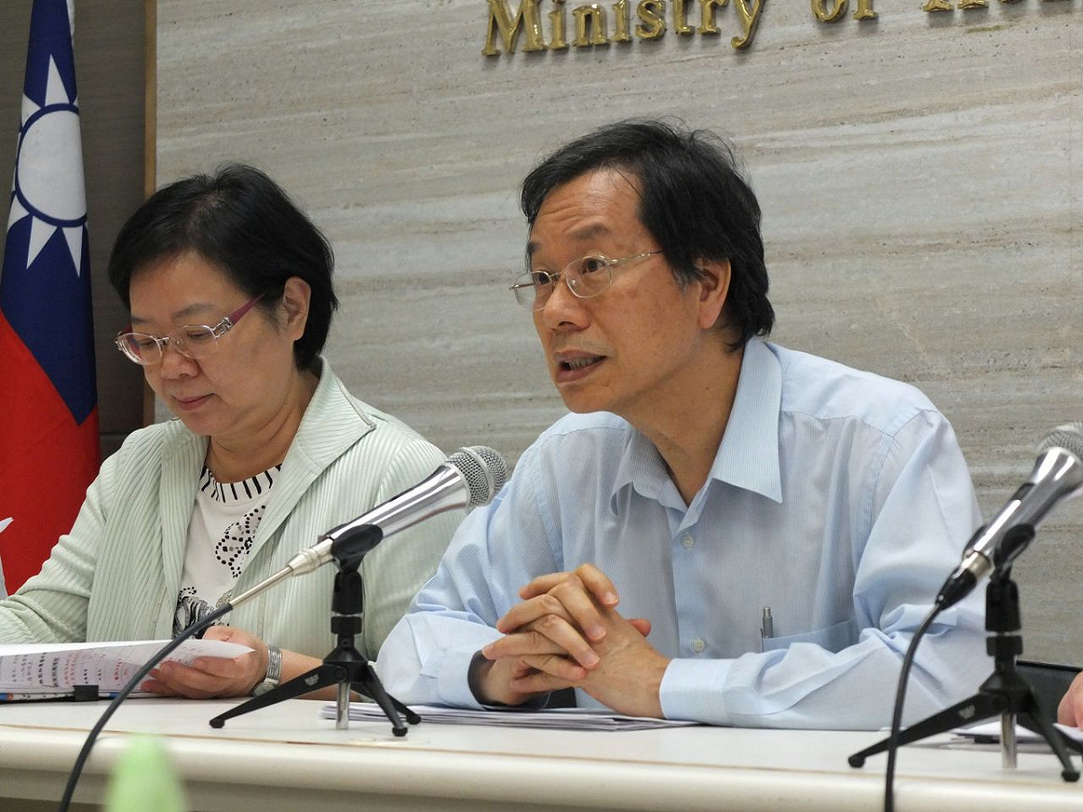 針對中國表達想捐人工皮、屍皮來台，衛福部長蔣丙煌2日表示，要確定屍皮不是從死刑犯取得的才行。圖：翁嫆琄/攝