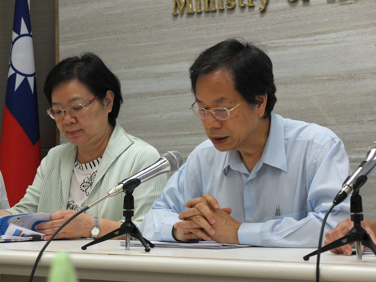 食藥署2日表示，目前藥品存量都夠，皮膚也已掌握了160萬平方公分的量。圖：翁嫆琄/攝。