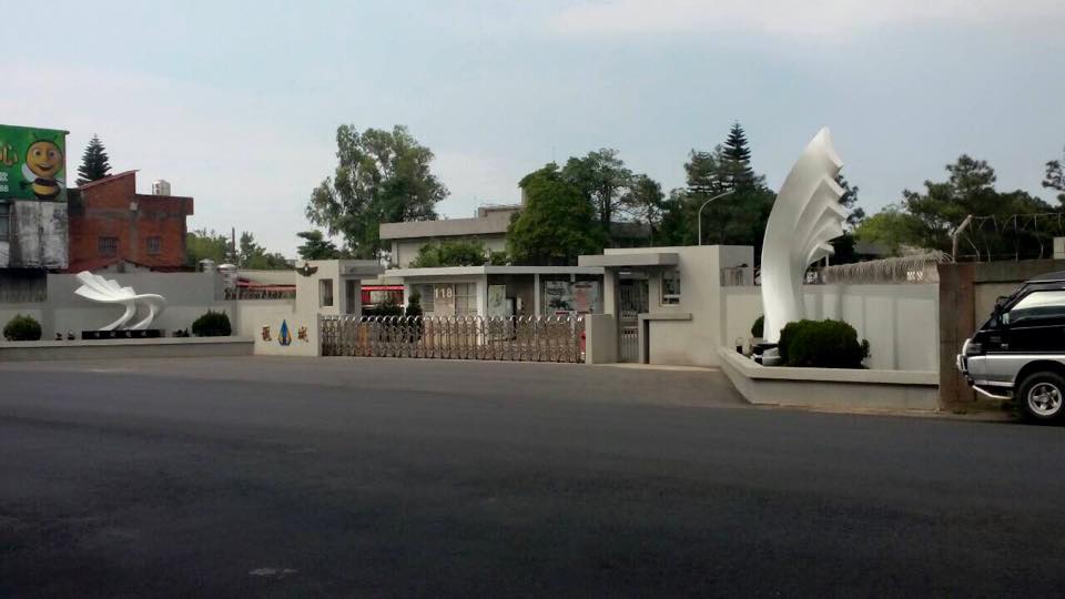 台北市勞工局長賴香伶今(6)晚表示，明天上午將主動向桃園地檢署了解「阿帕契觀光團」5名外傭雇主的身份。圖為龍潭的阿帕契龍城營區。圖：翻攝賴香伶臉書