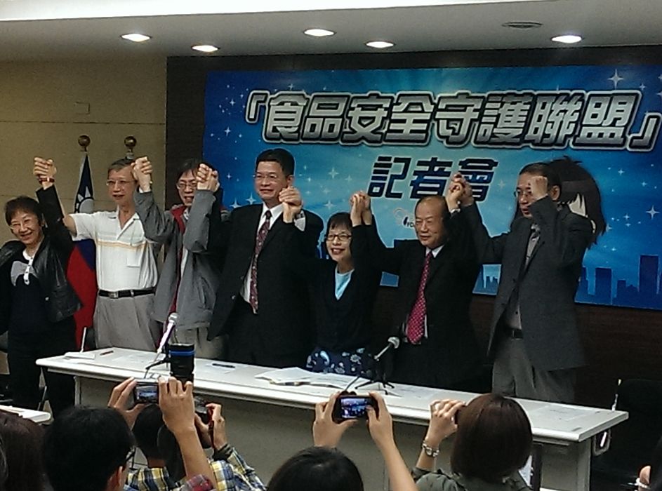 衛生福利部食品藥物管理署今(22)日宣布成立「食品安全守護聯盟」，明年初將和1850名大專院校食品與營養相關科系學生結合政府力量，提升食品安全。圖：莊崇暉/攝