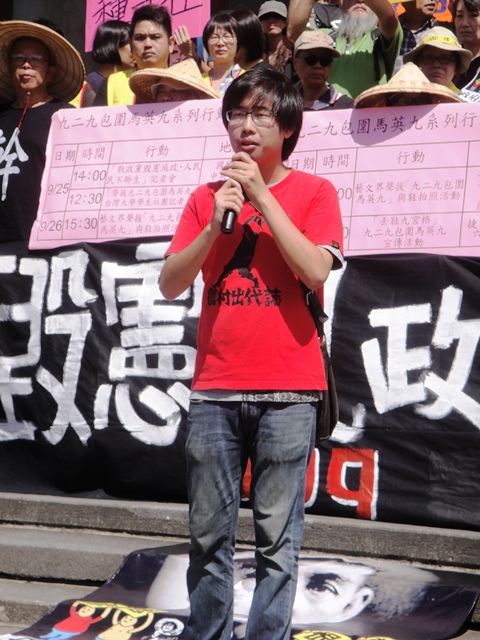 台灣農村陣線代表許博任也來到現場，說明農陣參與活動的意義。圖5之4：王立柔/攝