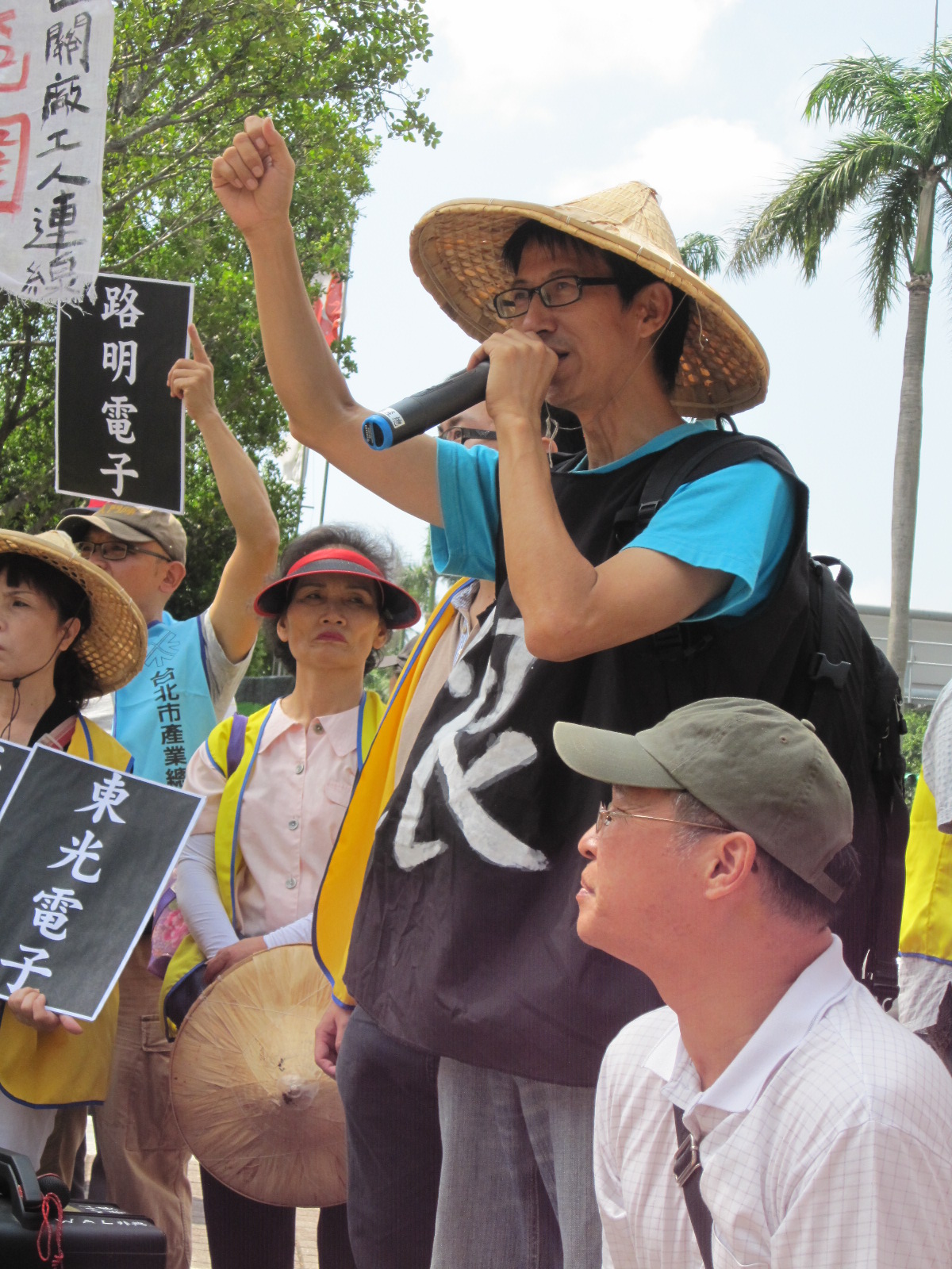 持麥克風者為台灣國際勞工協會研究員吳永毅。圖5之5：王立柔/攝