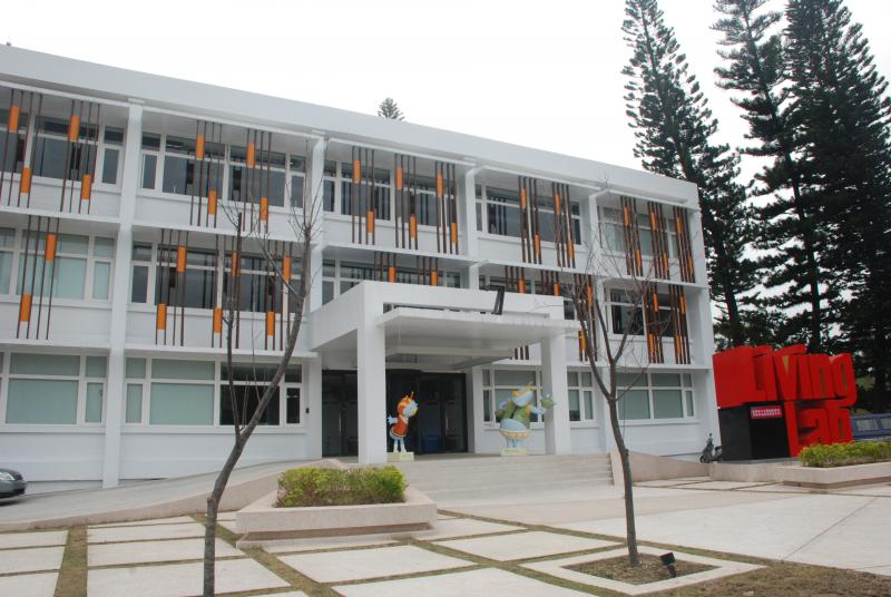 進駐中興新村的資策會辦公室，空有美麗建築，內部人員談起未來，也是一臉尷尬與無奈。圖為中興新村資策會辦公室。圖:吳中傑、簡永達/攝。