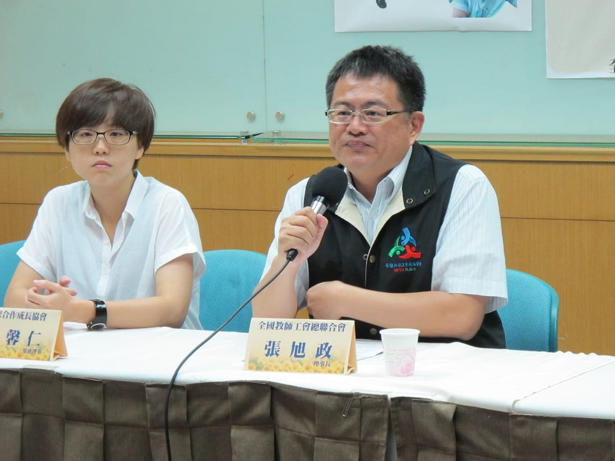全國教師工會聯合總會理事長張旭政1日抨擊台南市政府幼教政策，為了省錢、去公共化。圖：林朝億/攝