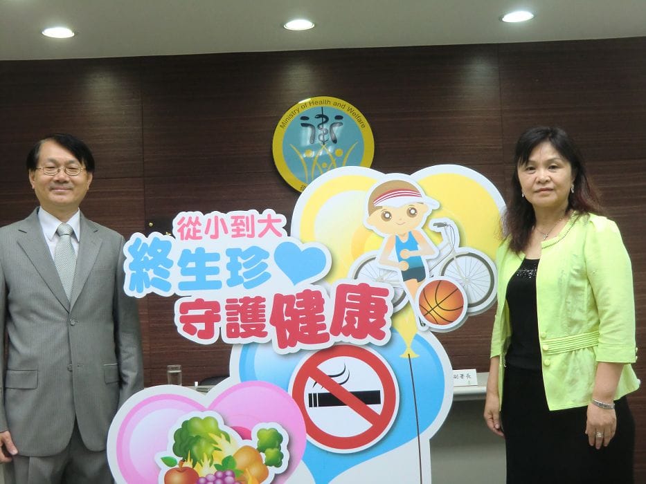 為了響應9月29日的「世界心臟日」，國民健康署今(26)日上午舉辦記者會，副署長游麗惠(圖右)與心臟學會理事長林幸榮(圖左)一同呼籲民眾要「從小到大，終生珍心，守護健康」。圖:楊喬皓/攝
