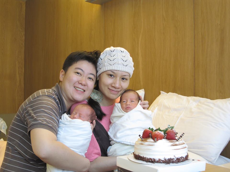 現身說法的女同志家庭代表大龜，去年向台北市政府申請「收養」自己的孩子，卻獲得台北市公文回覆「因同志婚姻尚未合法，所以該案無法處理」。圖:同家會提供