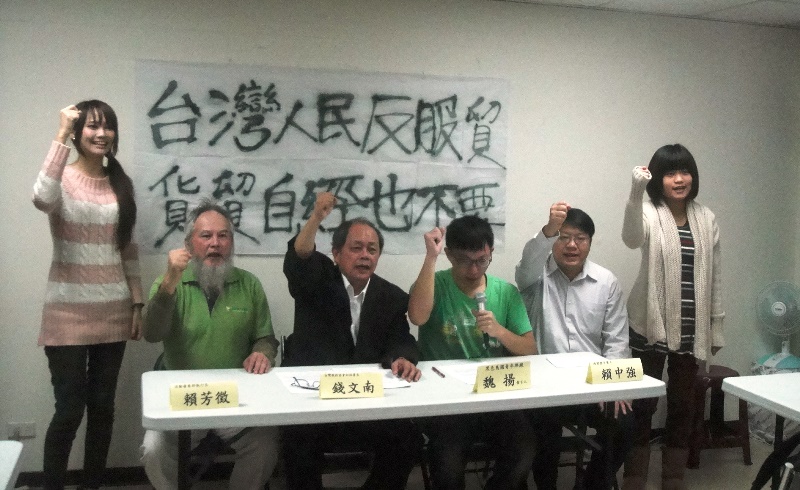 中國海協會會長陳德銘明日來台，預計「如影隨形」對陳德銘抗議的黑色島國青年陣線，今（25）日簡略說明他們的計畫。圖：王立柔/攝