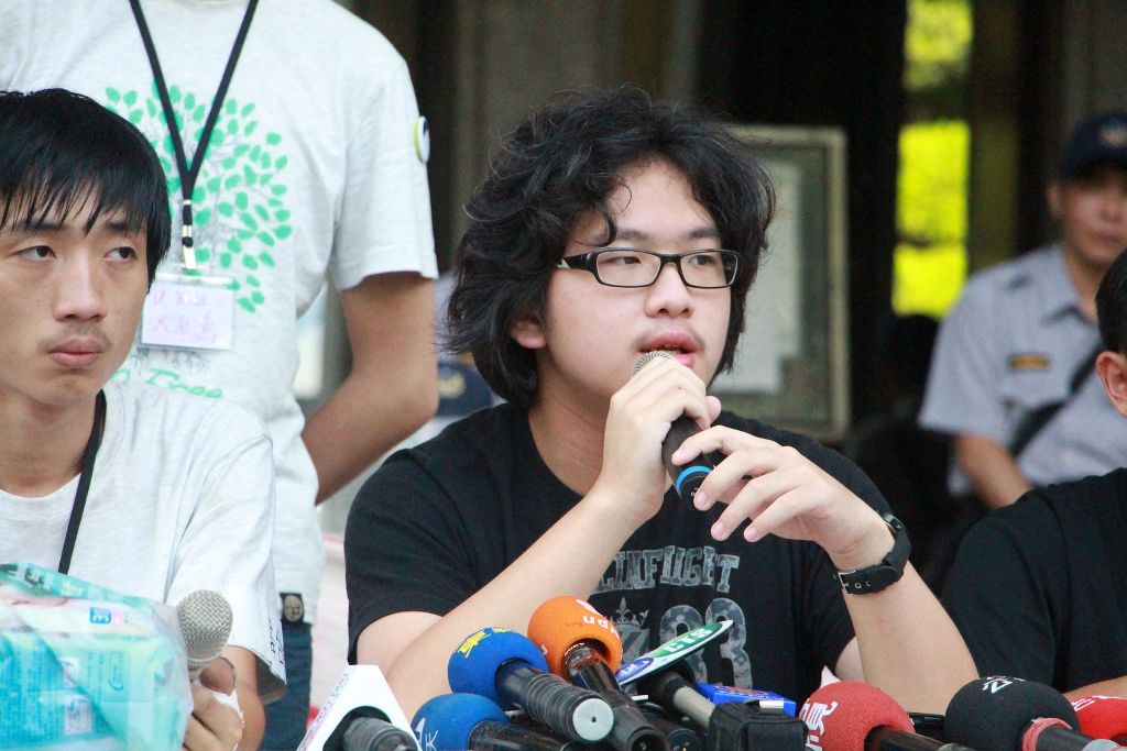 反課綱學生6日上午說明5日晚間與台北市長柯文哲的會談狀況，以及退場機制的考量。圖:劉彥彤/攝