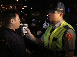 酒駕新規範明日起上路，如駕駛人酒測值如達每公升0.25毫克者，即觸犯公共危險罪。圖：中央社