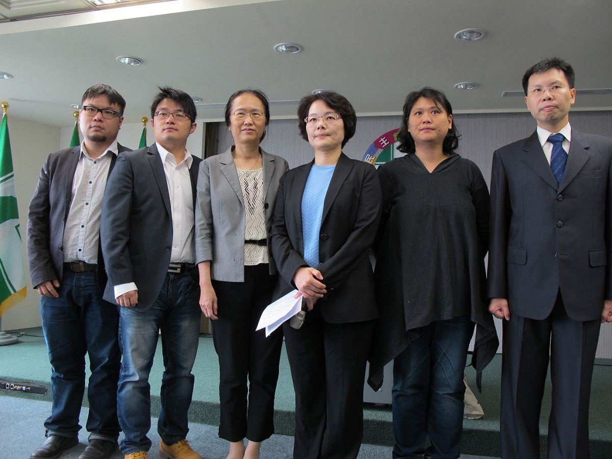 反黑箱課綱行動聯盟23日拜會民主進步黨，並提出2項訴求。圖：林朝億/攝