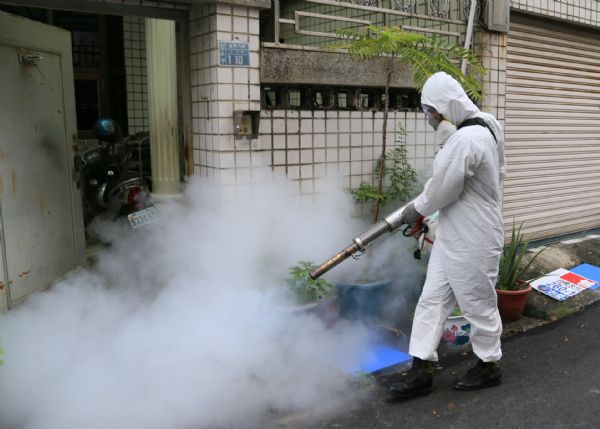 目前全台登革熱病例數已破3萬例，指揮中心將針對高雄加強防疫。圖：台南市政府提供