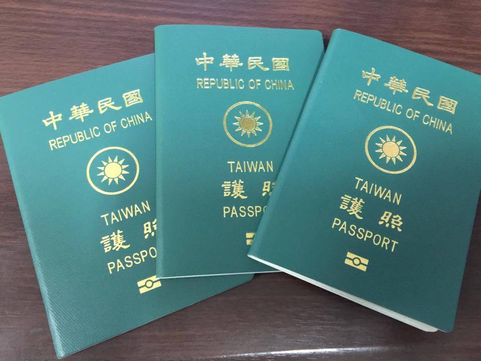 外交部修正「護照條例施行細則」，自8月3日起，在國外申辦護照的接近役齡男子，護照效期由3年延長為5年。圖：新頭殼資料照片