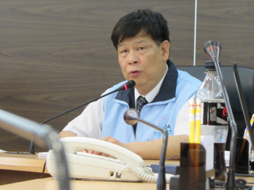食藥署署長葉明功今(5)天指出，目前還無證據顯示，問題油品對人體有危害，請民眾勿過度恐慌，他判斷食安燈號為「綠燈」。圖:邱珮文/攝