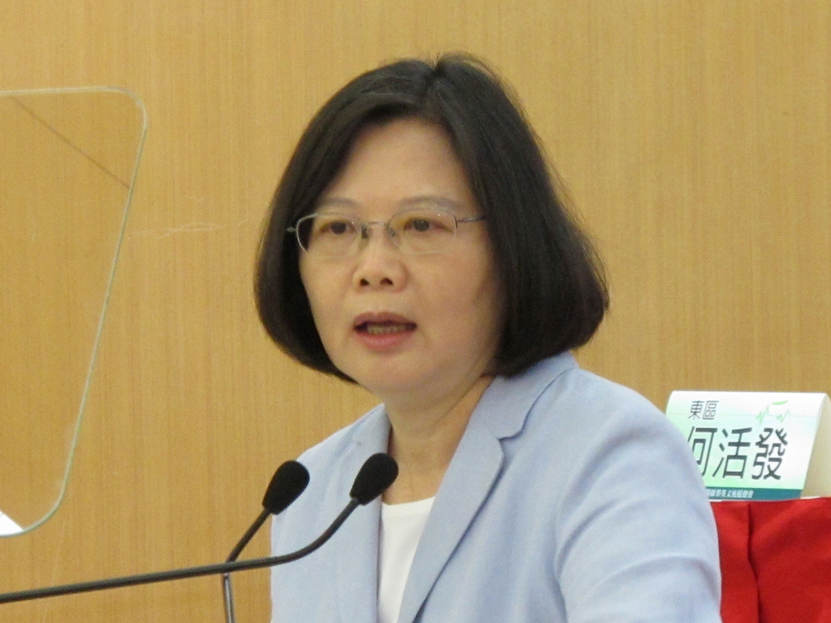 民進黨總統候選人蔡英文23日出席醫師後援總會成立大會時並未允諾將醫療支出增加到GDP的7.5%。圖：林朝億/攝