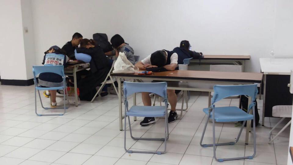 Hydis來台抗爭人士9日被強制送到移民署三峽收容中心。圖：翻攝自韓國Hydis工人 團結•鬥爭臉書