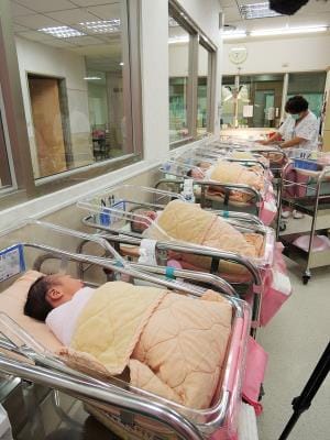 據內政部15日預估，今年出生嬰兒可望維持去年21萬人的水準。圖：中央社資料照片