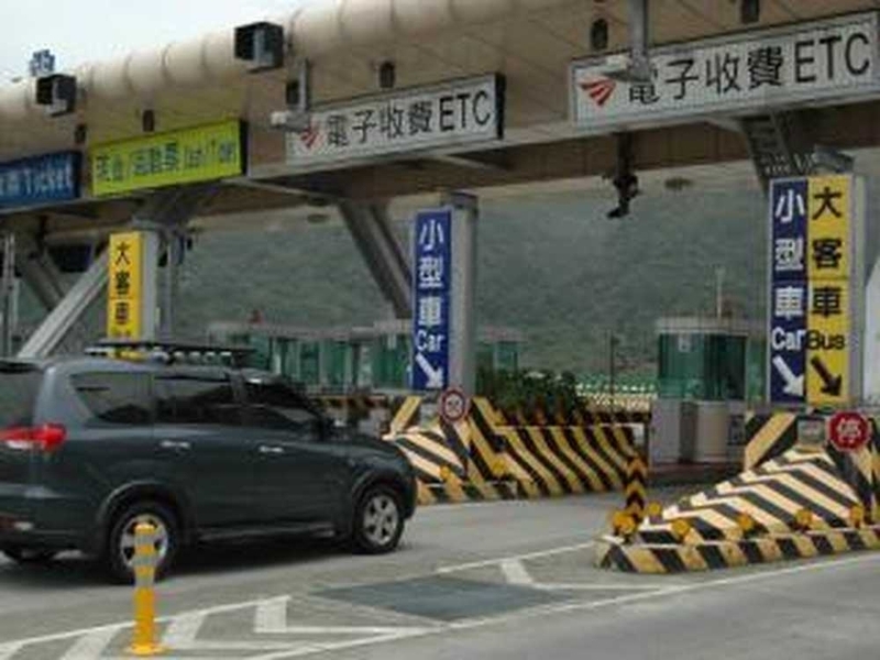 高速公路局11日發出新聞稿，強調ETC門架各項設施僅作為電子收費單一用途，並未提供警方作為取締違規行為之用，圖：中央社資料照片