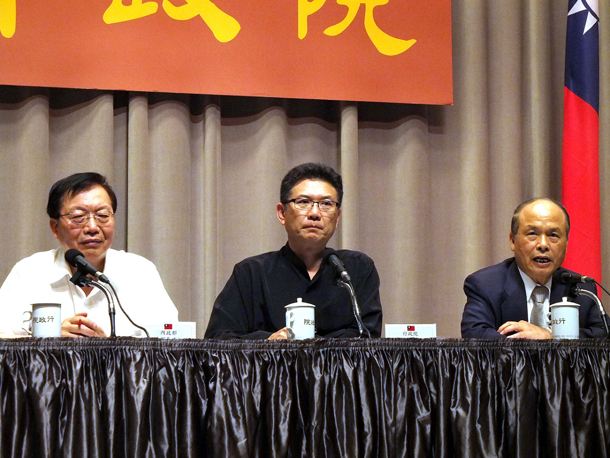 針對行政院拍的募兵制廣告被痛批不倫不類，行政院發言人孫立群21日表示，希望大家有點幽默感。圖：翁嫆琄/攝