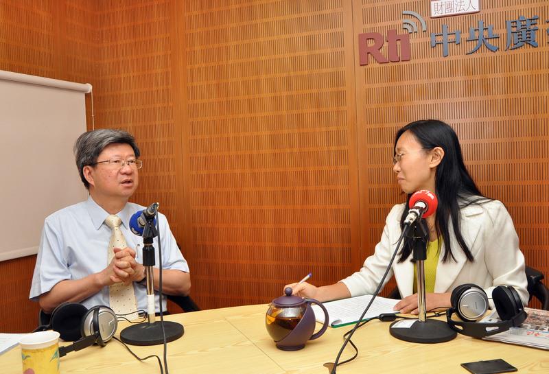 教育部長吳思華1日上午接受中央廣播電台「早安台灣」專訪。圖：翻攝央廣網站