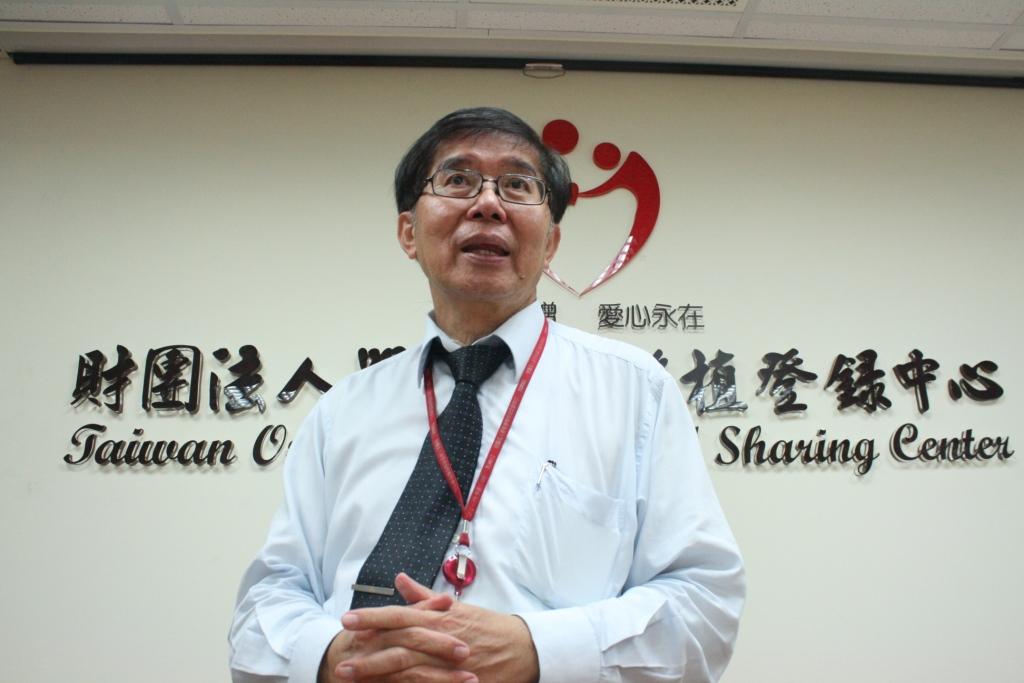 財團法人器官捐贈移植登錄中心董事長李伯璋向大家說明器捐的好處。圖：林良齊/攝