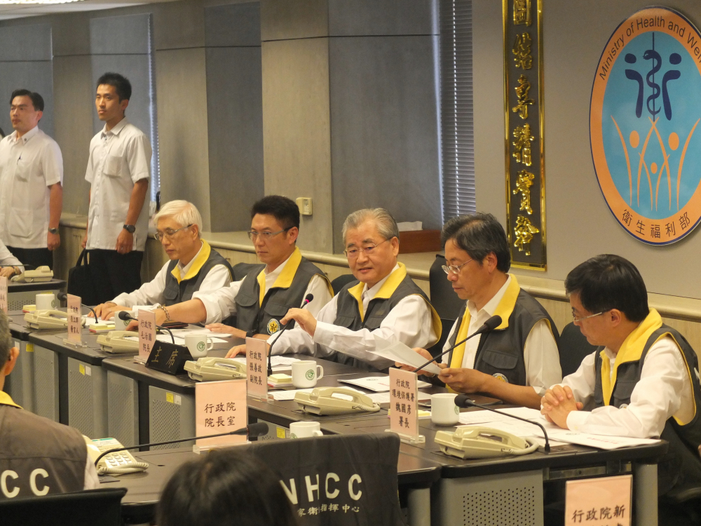 行政院長毛治國15日表示，盼運用防火牆的概念，重點式地逐步控制疫情。圖：翁嫆琄/攝